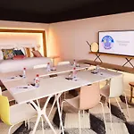 Отель Mama Shelter