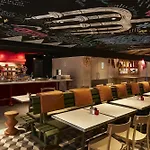 酒店 Mama Shelter 4*