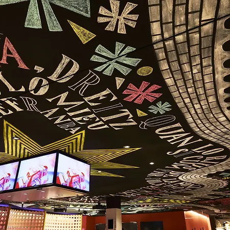 Hotell Mama Shelter 4*