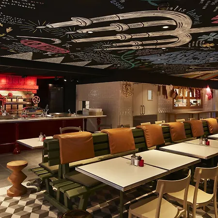 Hotell Mama Shelter 4*