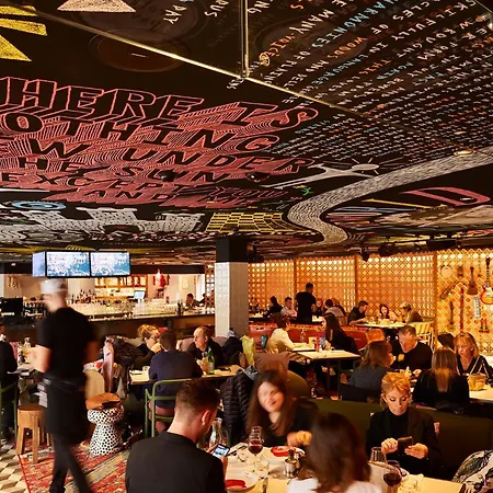 Hotell Mama Shelter 4*