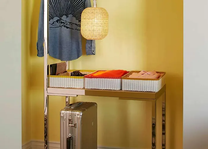 Отель Mama Shelter