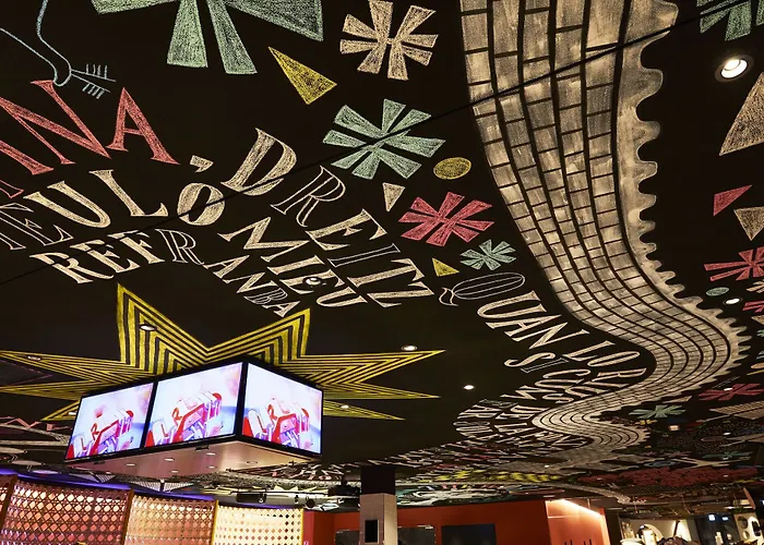 Отель Mama Shelter 4*