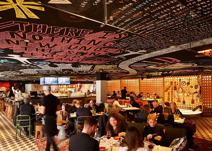 Hotell Mama Shelter 4*